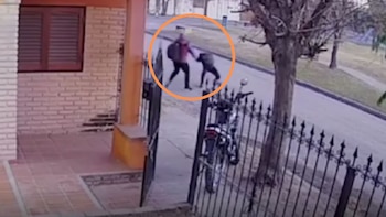 Una mujer peleó contra un