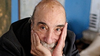 Raúl Zurita defiende la poesía