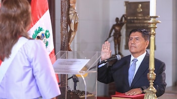 Carlos Malaver juró nuevamente como