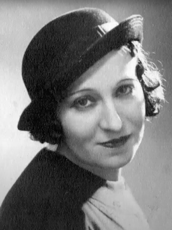 Bella Ariel, abuela, mentora y