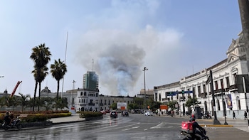 Incendio consume casona en Centro
