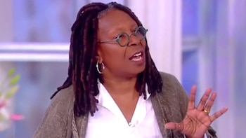 Whoopi es conductora en The
